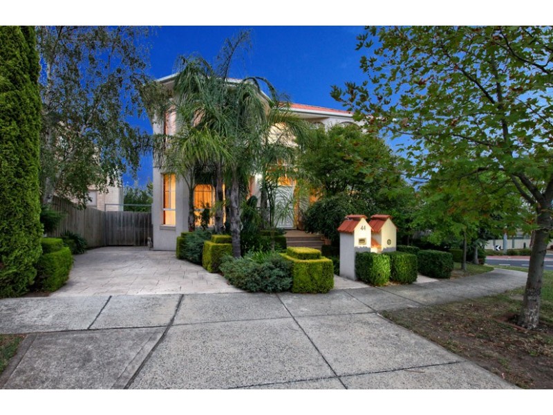 44 Ravenhill Boulevard, Roxburgh Park VIC 3064