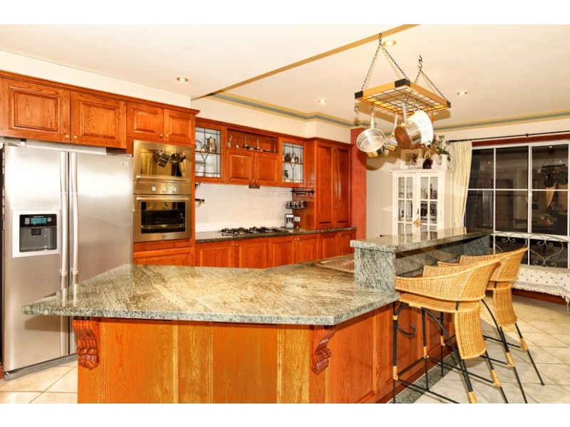 44 Ravenhill Boulevard, Roxburgh Park VIC 3064