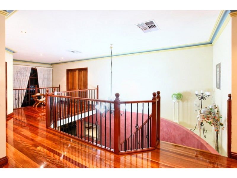 44 Ravenhill Boulevard, Roxburgh Park VIC 3064