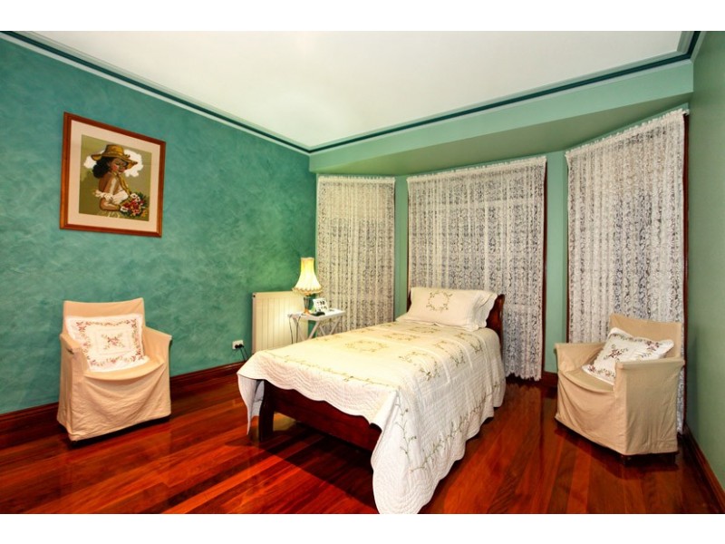 44 Ravenhill Boulevard, Roxburgh Park VIC 3064