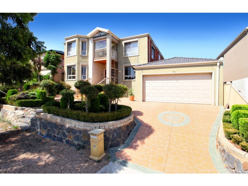 13 Bickerton Way, Roxburgh Park VIC 3064