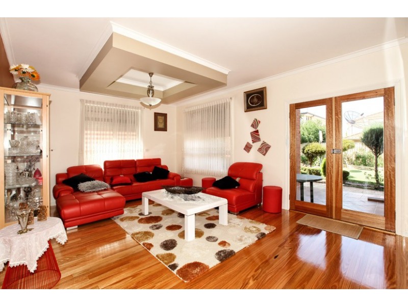 13 Bickerton Way, Roxburgh Park VIC 3064
