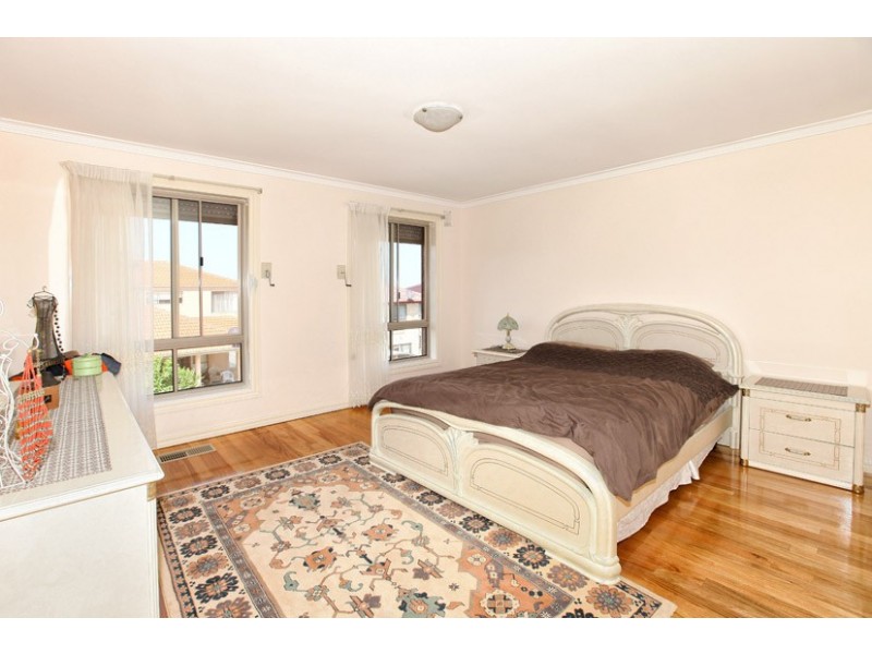 13 Bickerton Way, Roxburgh Park VIC 3064