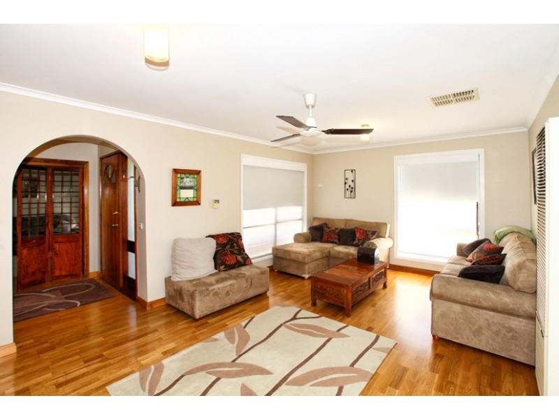 16 Balook Court, Meadow Heights VIC 3048