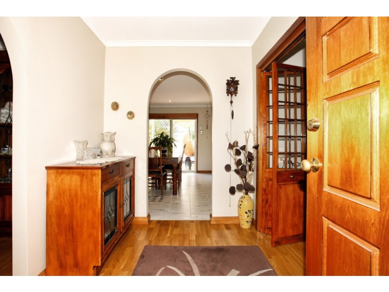 16 Balook Court, Meadow Heights VIC 3048