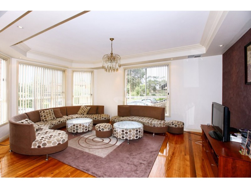 5 Mackellar Drive, Roxburgh Park VIC 3064