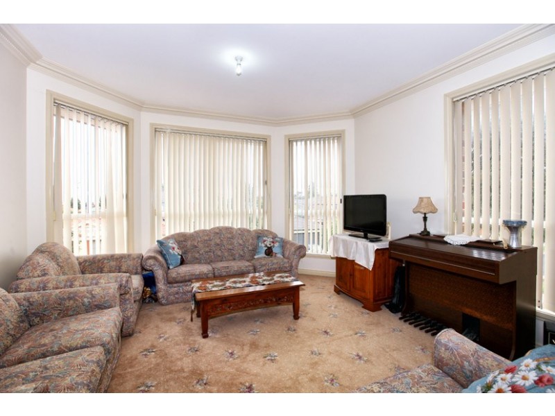 5 Mackellar Drive, Roxburgh Park VIC 3064