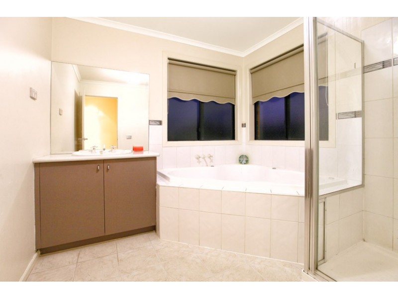 9 Tuscany Court, Roxburgh Park VIC 3064