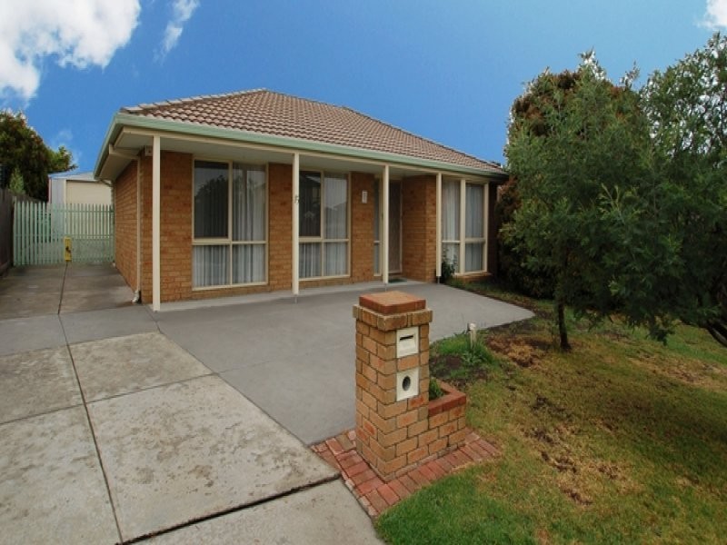 15 Molineux Way, Roxburgh Park VIC 3064