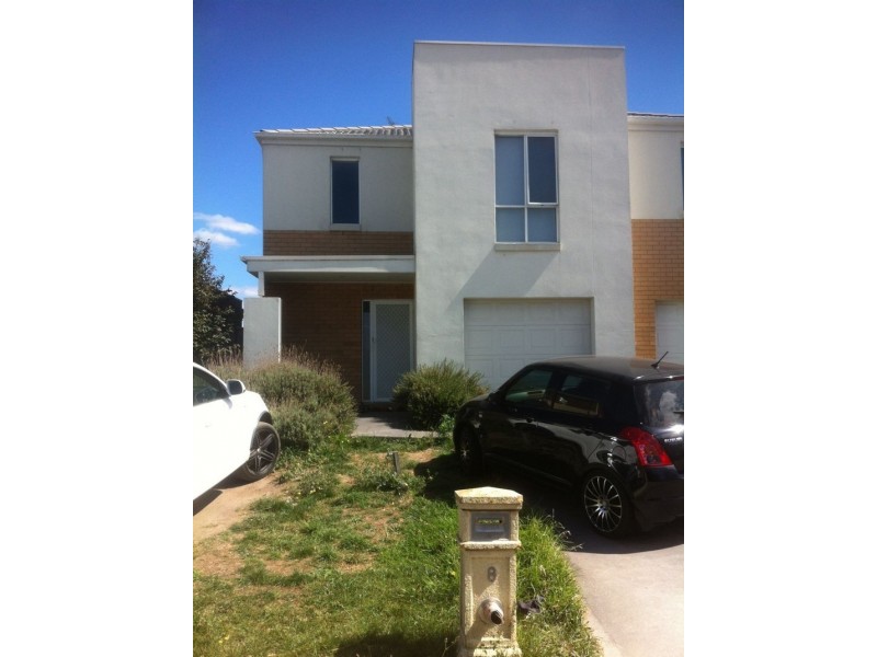 8 Portland Place, Roxburgh Park VIC 3064