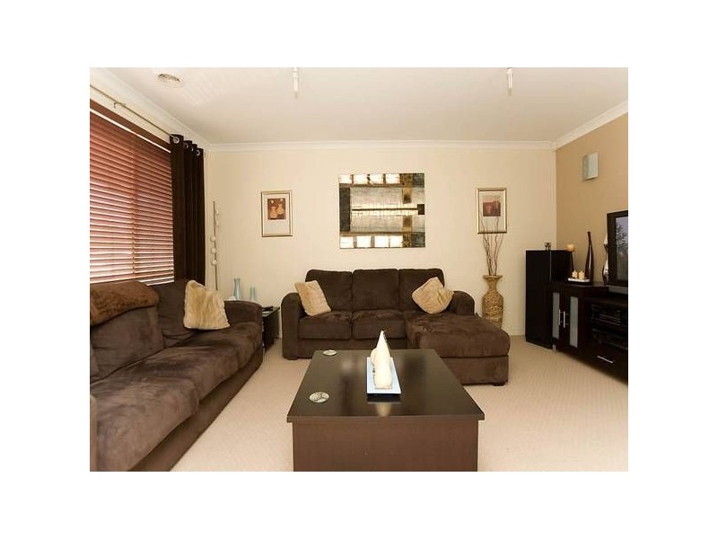 19 Sandover Drive, Roxburgh Park VIC 3064