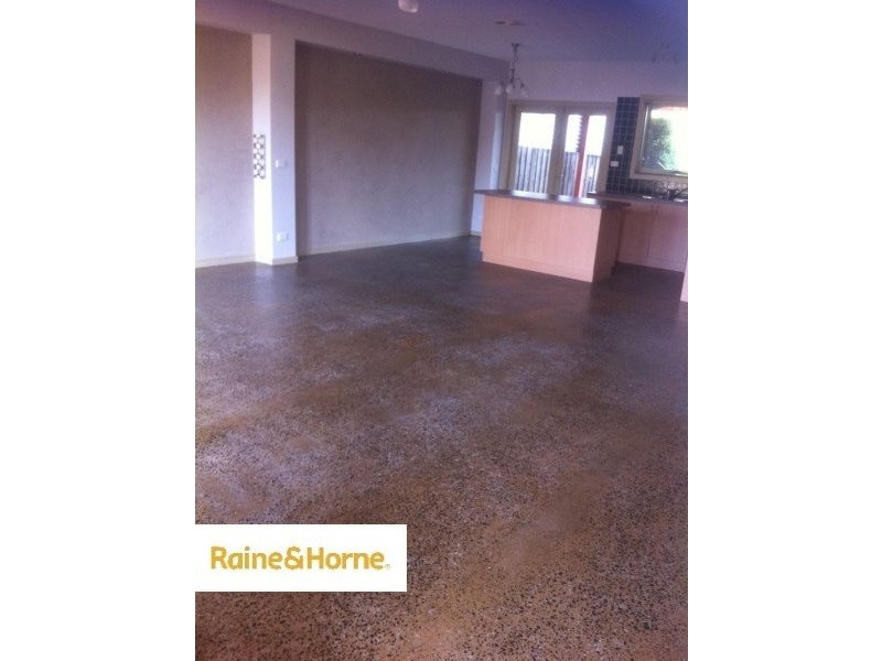 18 Kennedy Parade, Roxburgh Park VIC 3064