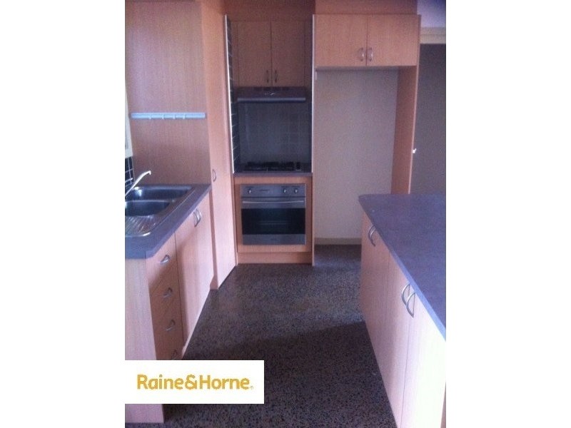 18 Kennedy Parade, Roxburgh Park VIC 3064