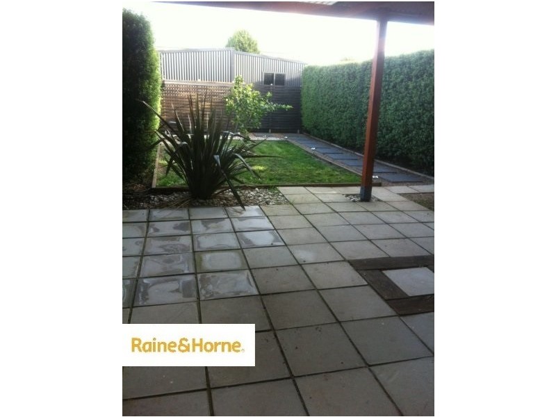 18 Kennedy Parade, Roxburgh Park VIC 3064