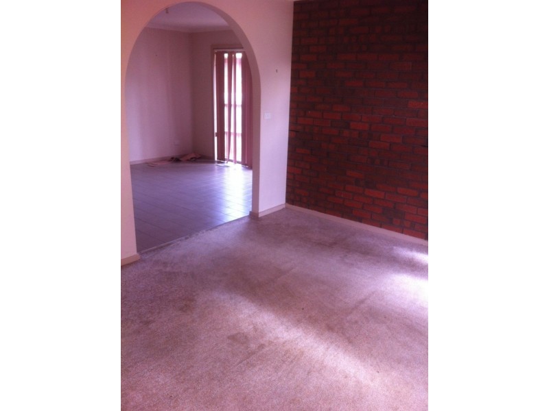 1/62 Heversham Grove, Greenvale VIC 3059