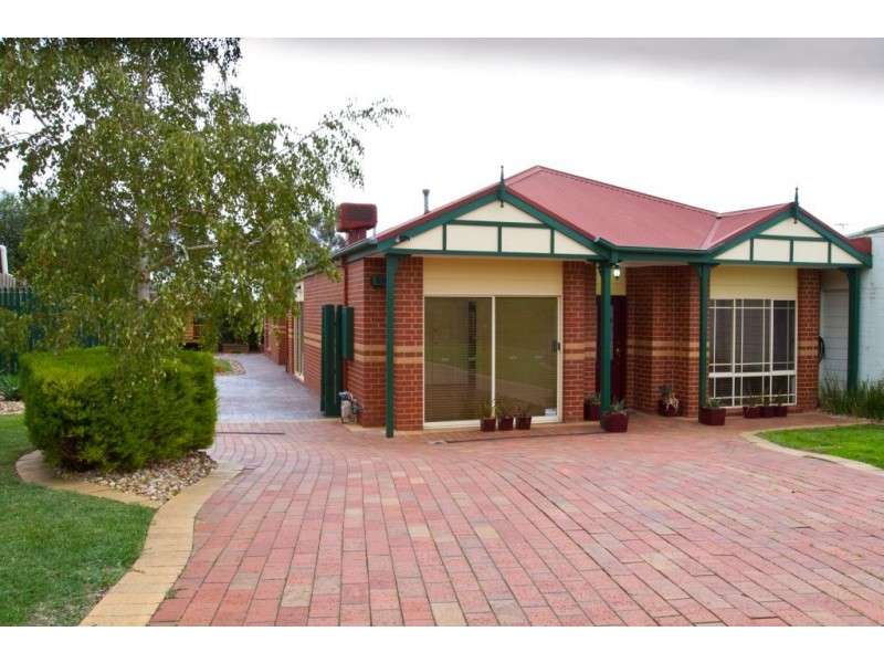 17 Perry Court, Roxburgh Park VIC 3064