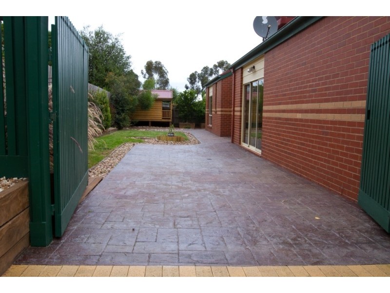 17 Perry Court, Roxburgh Park VIC 3064