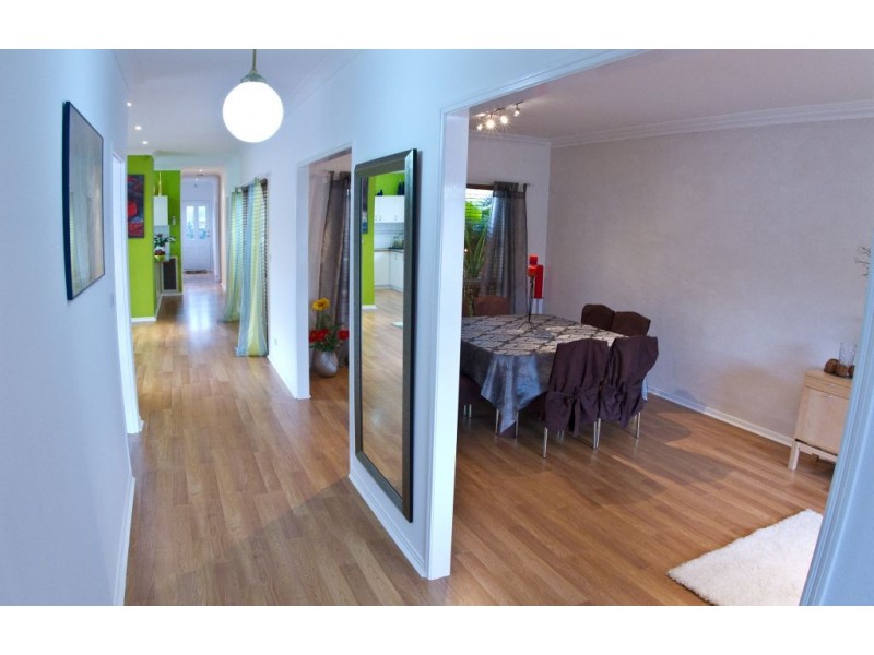 17 Perry Court, Roxburgh Park VIC 3064