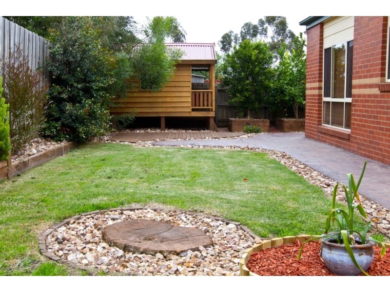 17 Perry Court, Roxburgh Park VIC 3064