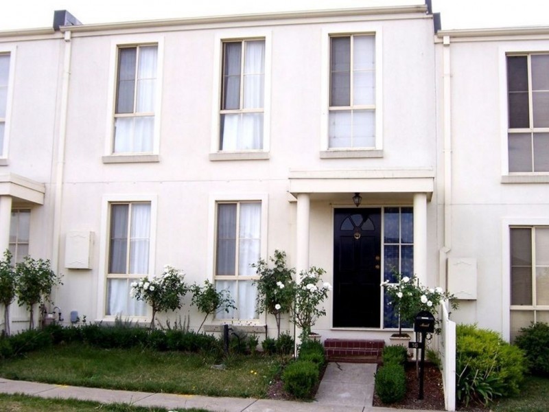 16 Corona Place, Roxburgh Park VIC 3064