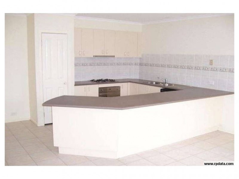 16 Corona Place, Roxburgh Park VIC 3064