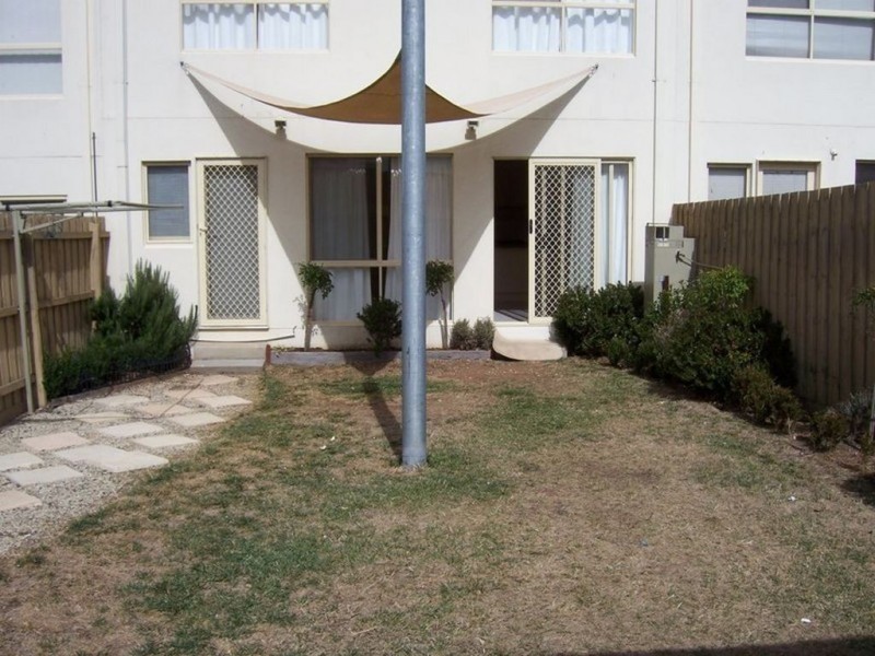 16 Corona Place, Roxburgh Park VIC 3064