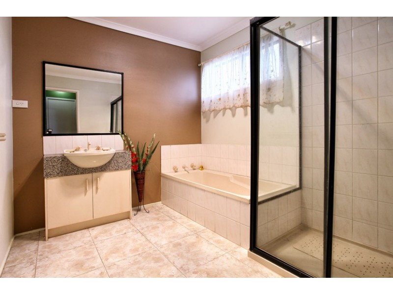 1 Nixon Court, Roxburgh Park VIC 3064