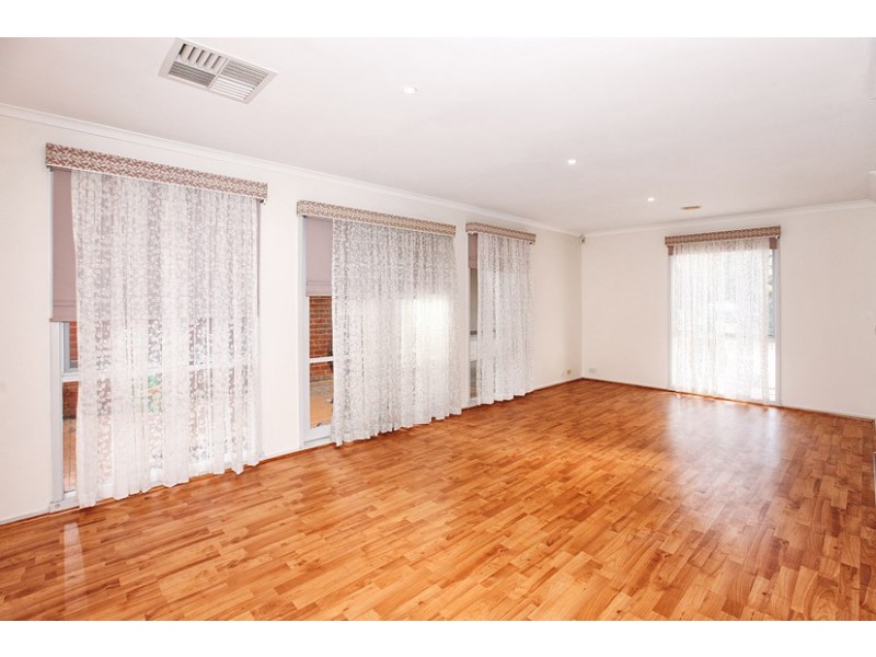 16 Perry Court, Roxburgh Park VIC 3064