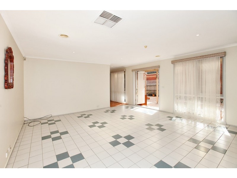 16 Perry Court, Roxburgh Park VIC 3064