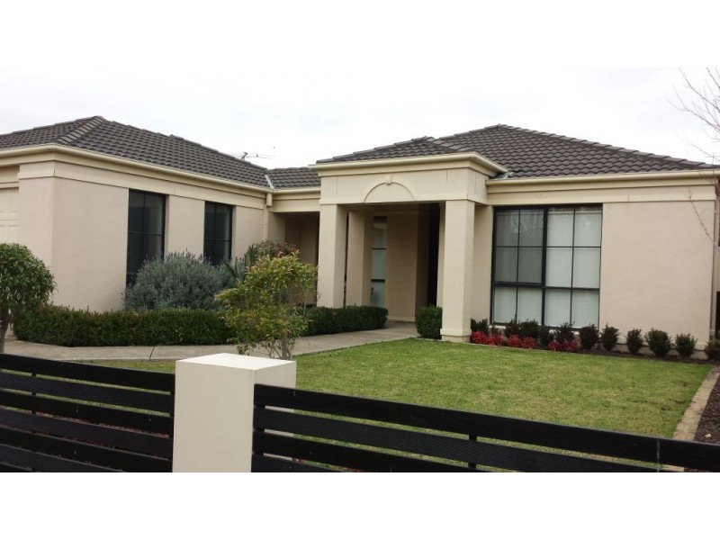 9 McGinness Avenue, Roxburgh Park VIC 3064