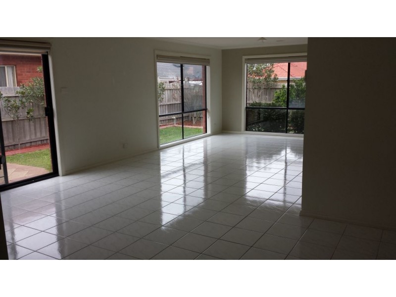 9 McGinness Avenue, Roxburgh Park VIC 3064