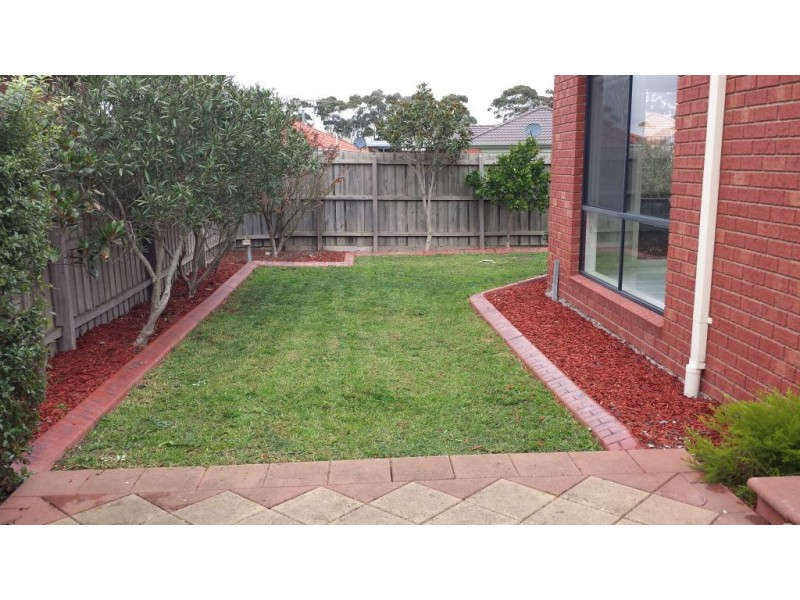 9 McGinness Avenue, Roxburgh Park VIC 3064