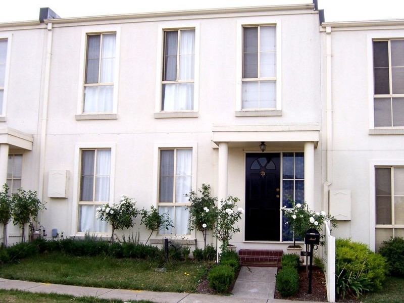 16 Corona Place, Roxburgh Park VIC 3064