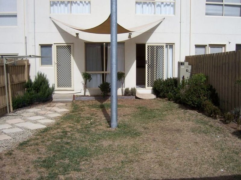 16 Corona Place, Roxburgh Park VIC 3064