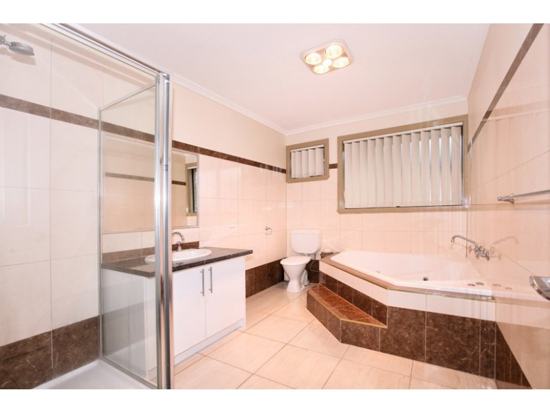 4 Mckeown Crescent, Roxburgh Park VIC 3064