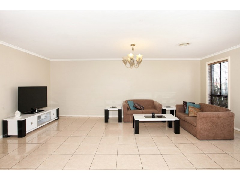 6 Turia Grove, Roxburgh Park VIC 3064