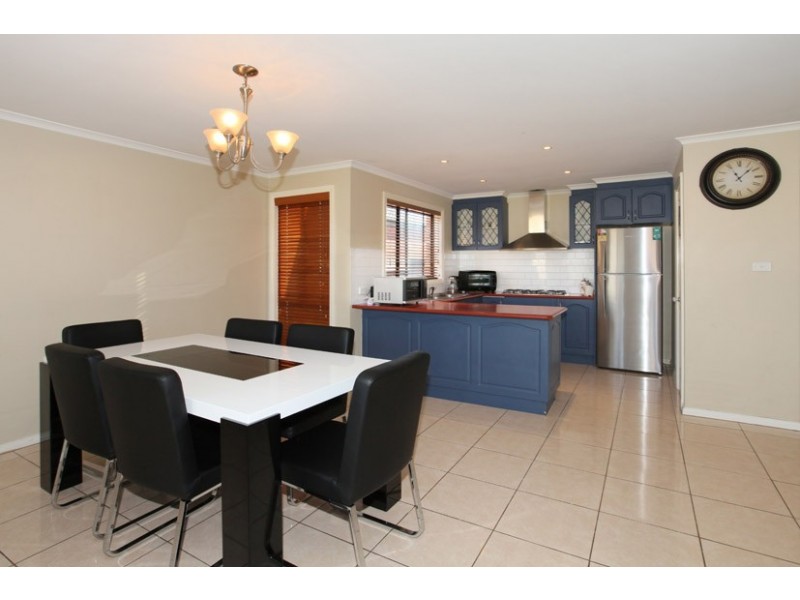 6 Turia Grove, Roxburgh Park VIC 3064