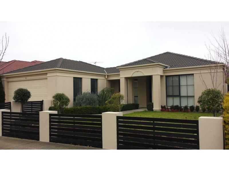 9 McGinness Avenue, Roxburgh Park VIC 3064