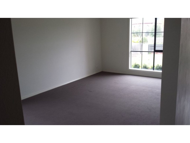 9 McGinness Avenue, Roxburgh Park VIC 3064