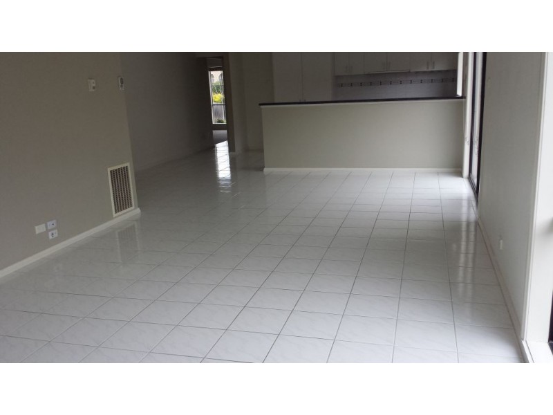 9 McGinness Avenue, Roxburgh Park VIC 3064