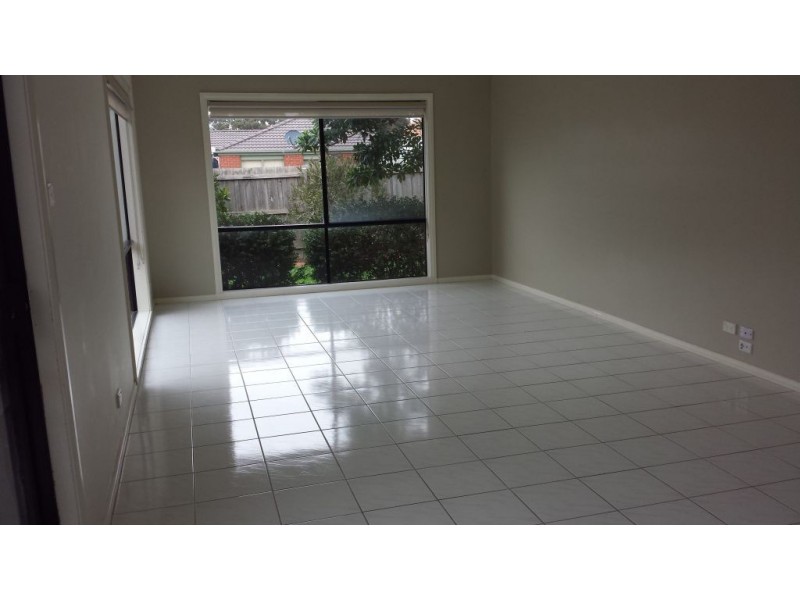 9 McGinness Avenue, Roxburgh Park VIC 3064