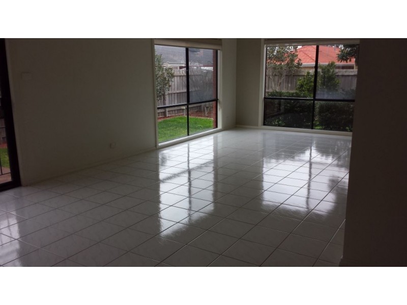 9 McGinness Avenue, Roxburgh Park VIC 3064