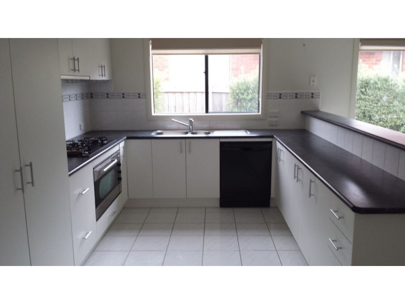 9 McGinness Avenue, Roxburgh Park VIC 3064