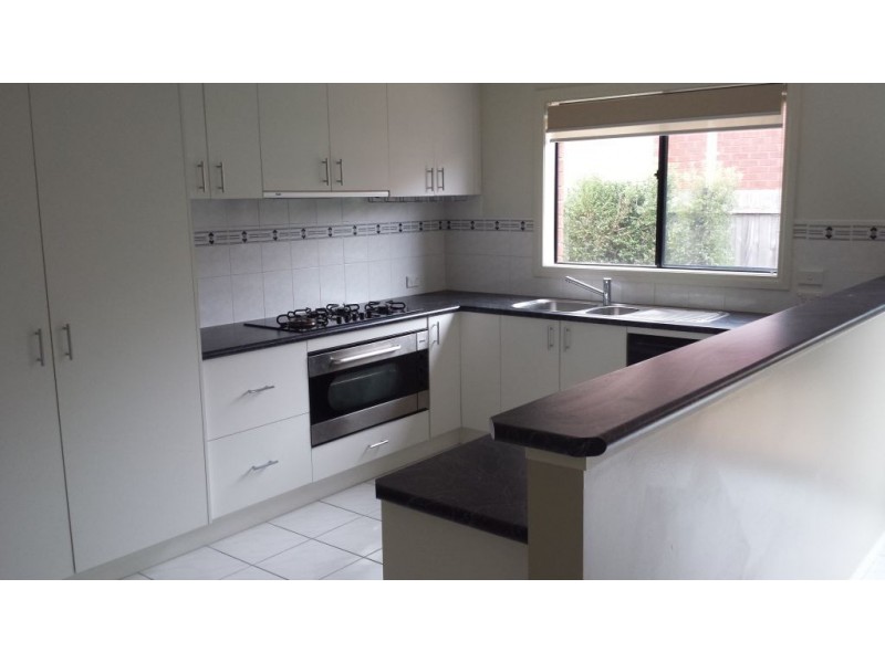 9 McGinness Avenue, Roxburgh Park VIC 3064