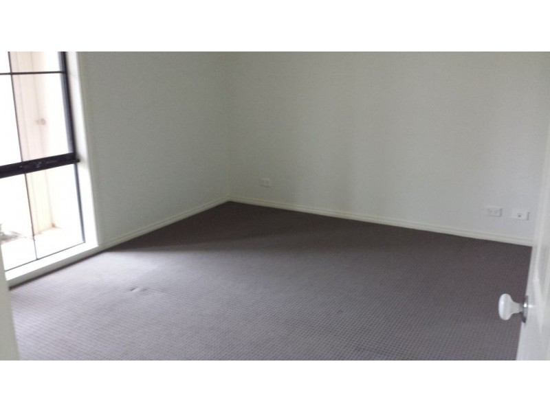 9 McGinness Avenue, Roxburgh Park VIC 3064