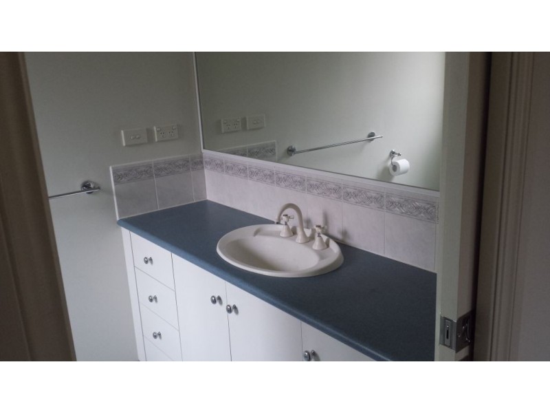 9 McGinness Avenue, Roxburgh Park VIC 3064