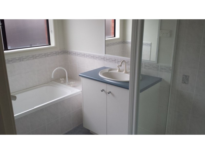 9 McGinness Avenue, Roxburgh Park VIC 3064