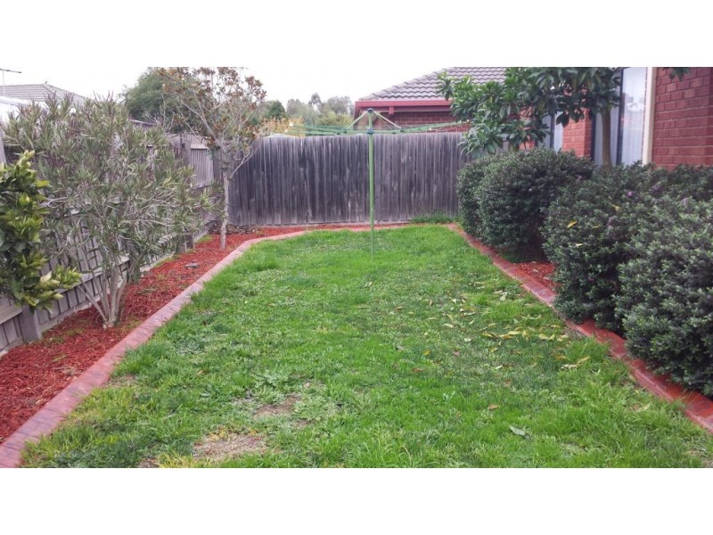 9 McGinness Avenue, Roxburgh Park VIC 3064