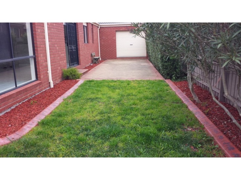 9 McGinness Avenue, Roxburgh Park VIC 3064