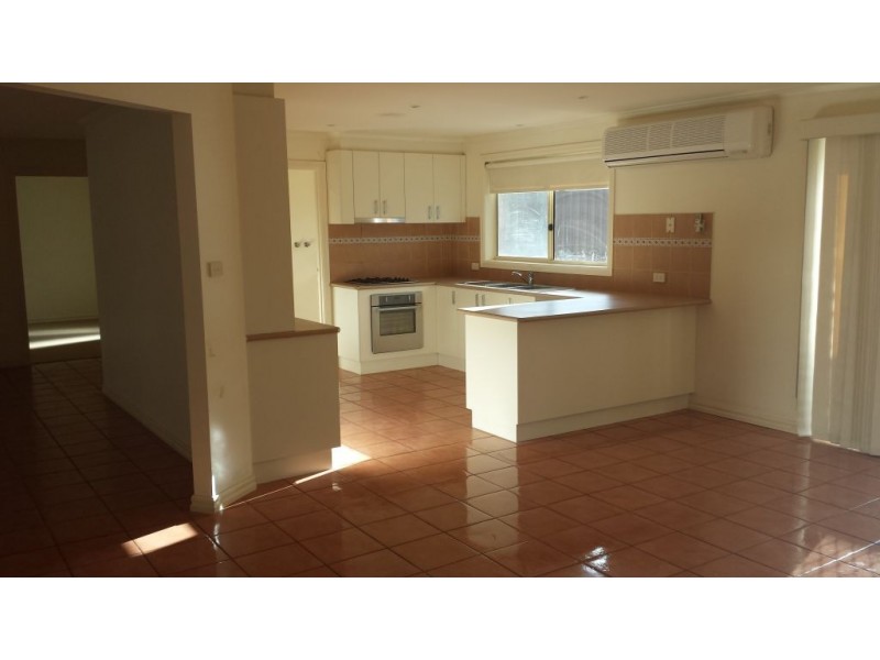 7 Collett Avenue, Roxburgh Park VIC 3064